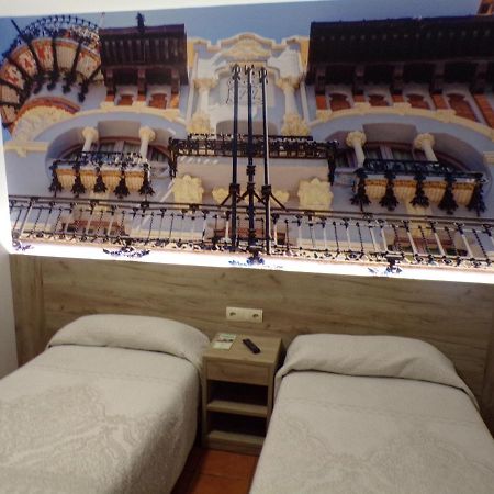 טרואל Hostal Serruchi מראה חיצוני תמונה
