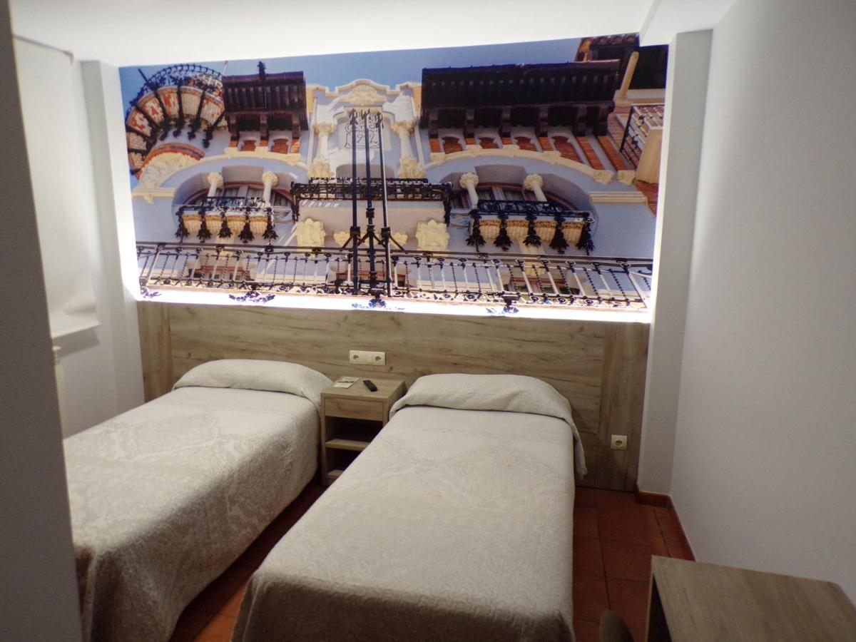 טרואל Hostal Serruchi מראה חיצוני תמונה