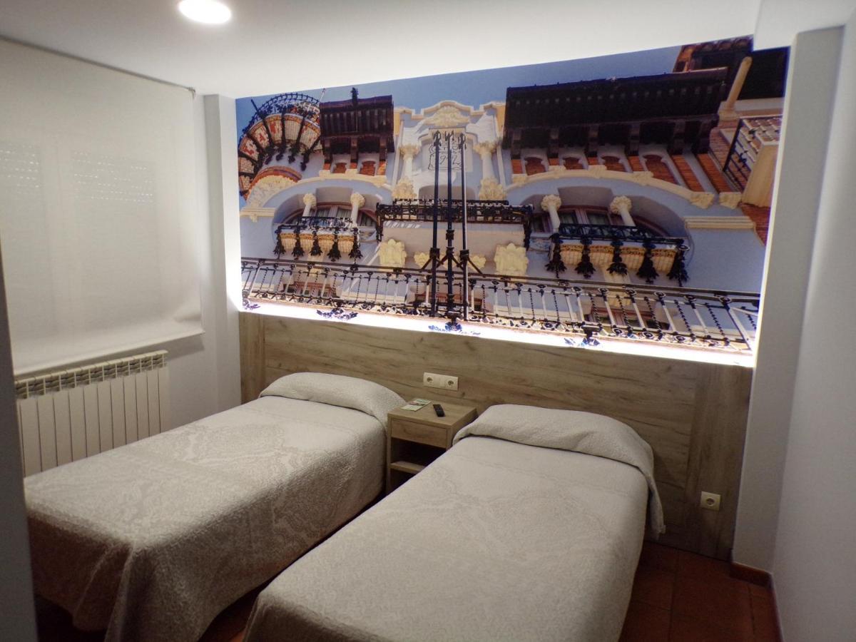 טרואל Hostal Serruchi מראה חיצוני תמונה