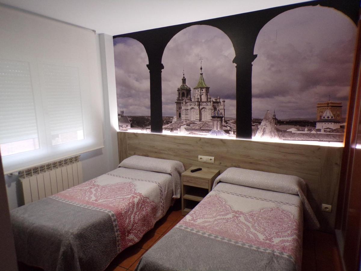טרואל Hostal Serruchi מראה חיצוני תמונה